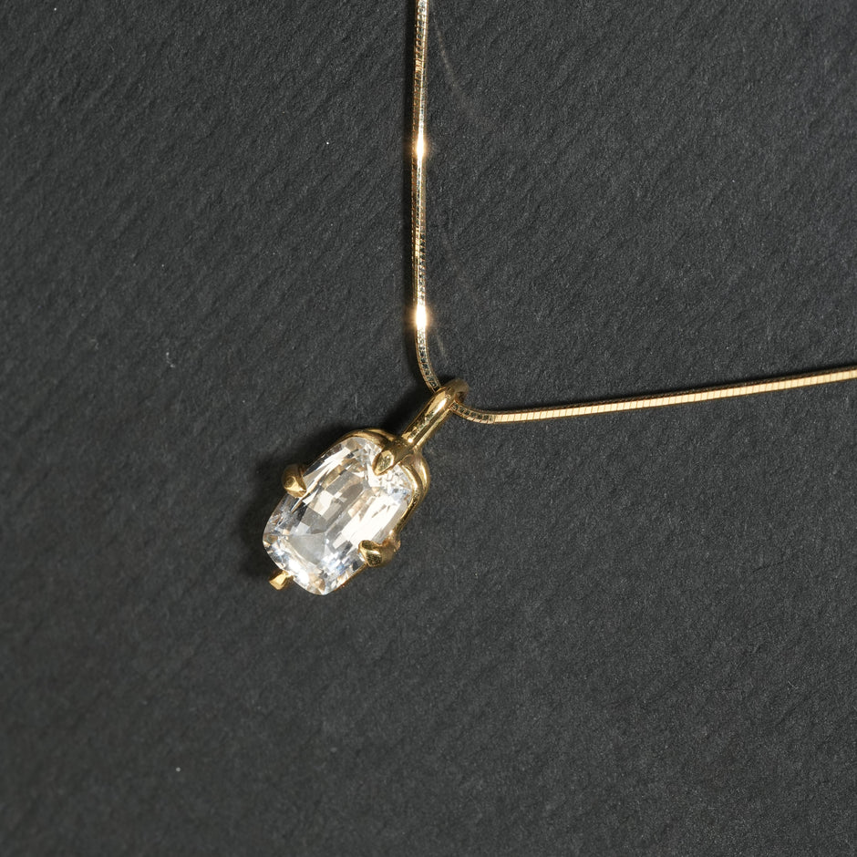 //01.quantum + 18k Yellow Gold Chain