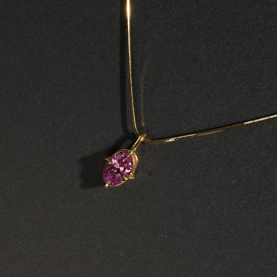 //02.quantum + 18k Yellow Gold Chain