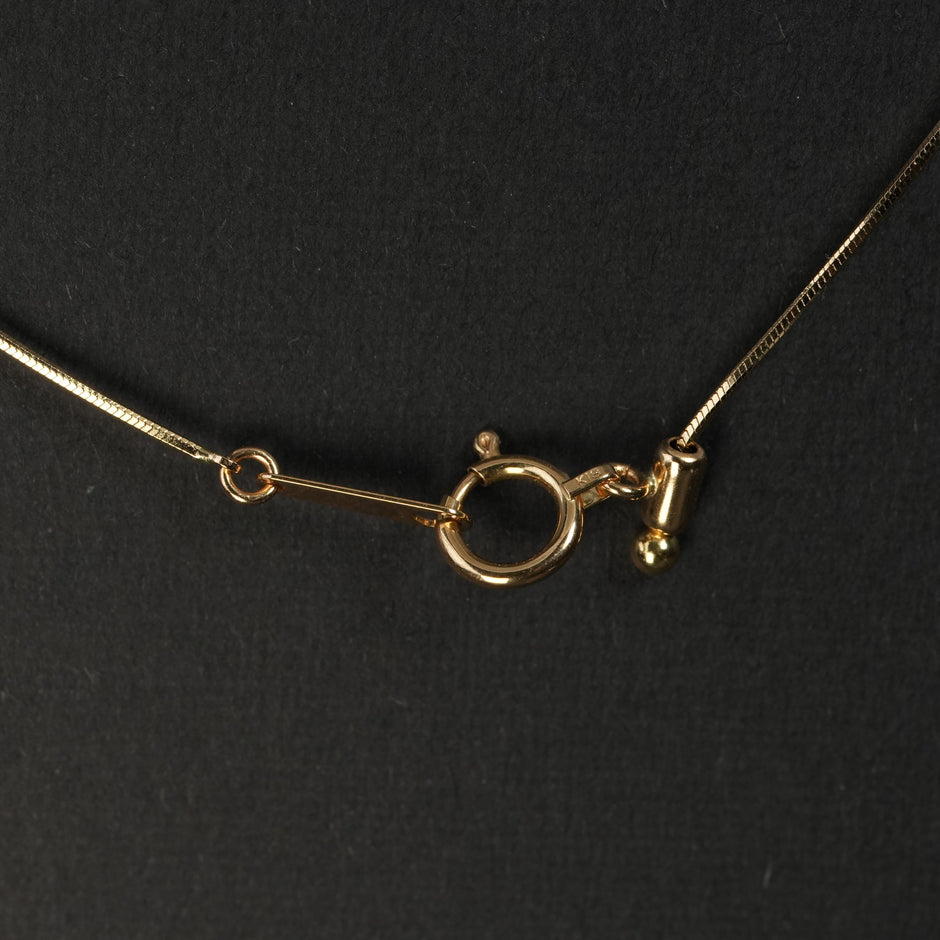 //02.quantum + 18k Yellow Gold Chain