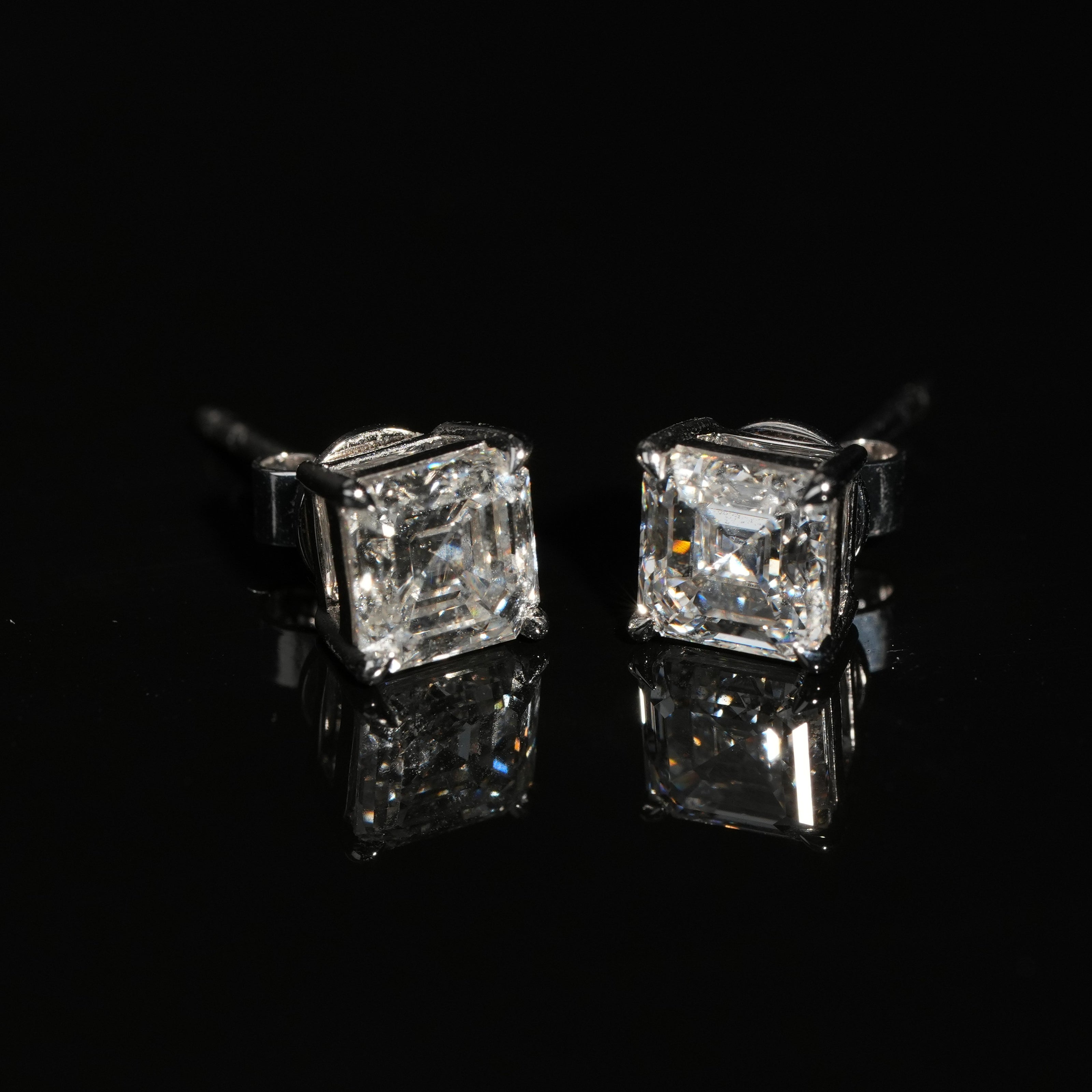 [ 18K White Gold Studs ] : : [ 2-Carat ] Lab Diamond Pair