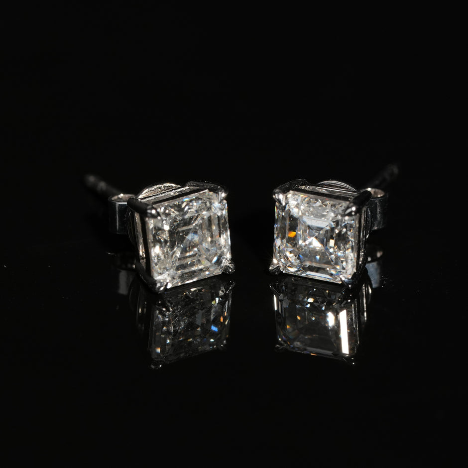 [ 18K White Gold Studs ] : : [ 2-Carat ] Lab Diamond Pair