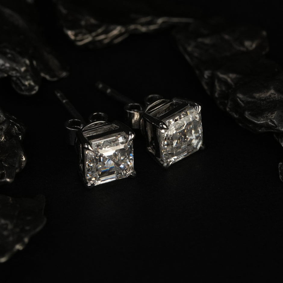 [ 18K White Gold Studs ] : : [ 2-Carat ] Lab Diamond Pair