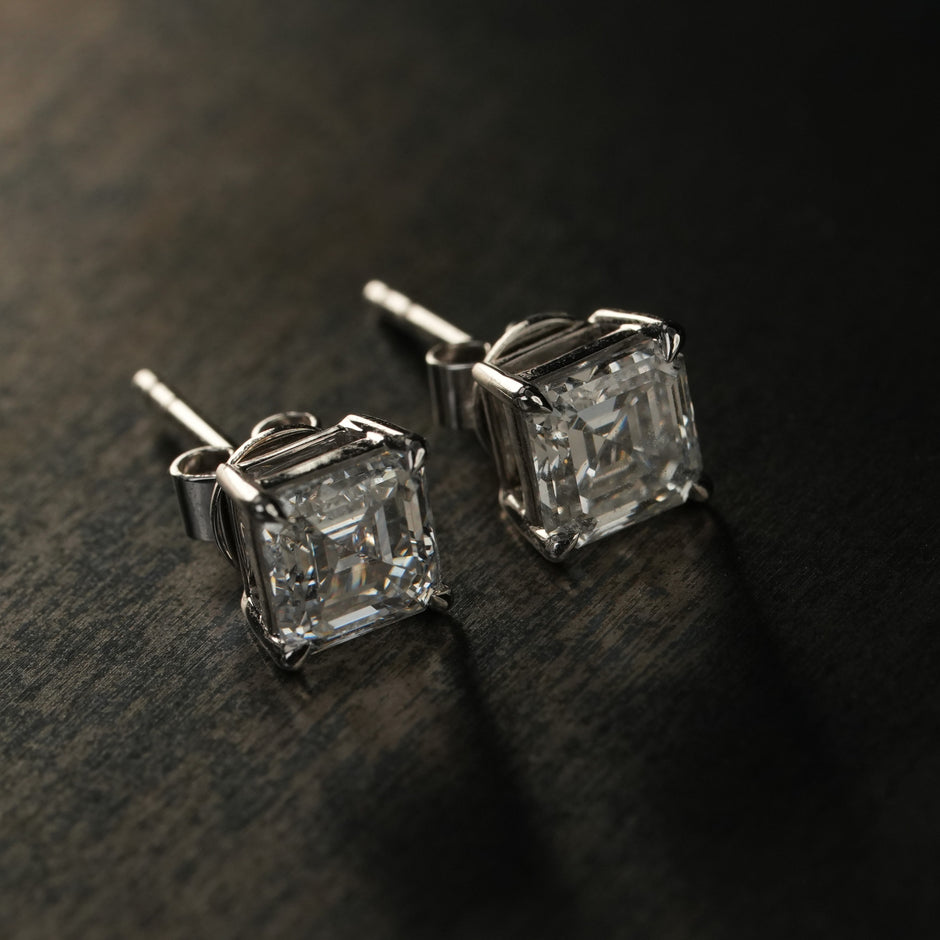 [ 18K White Gold Studs ] : : [ 2-Carat ] Lab Diamond Pair