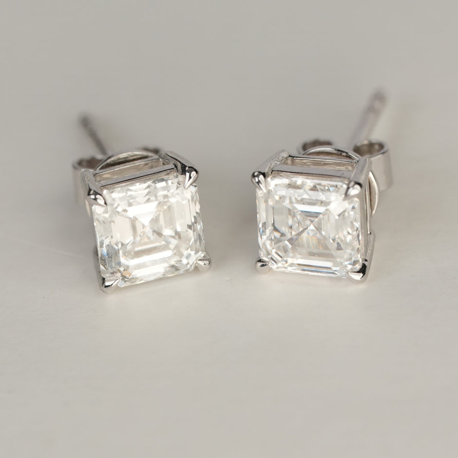 [ 18K White Gold Studs ] : : [ 2-Carat ] Lab Diamond Pair