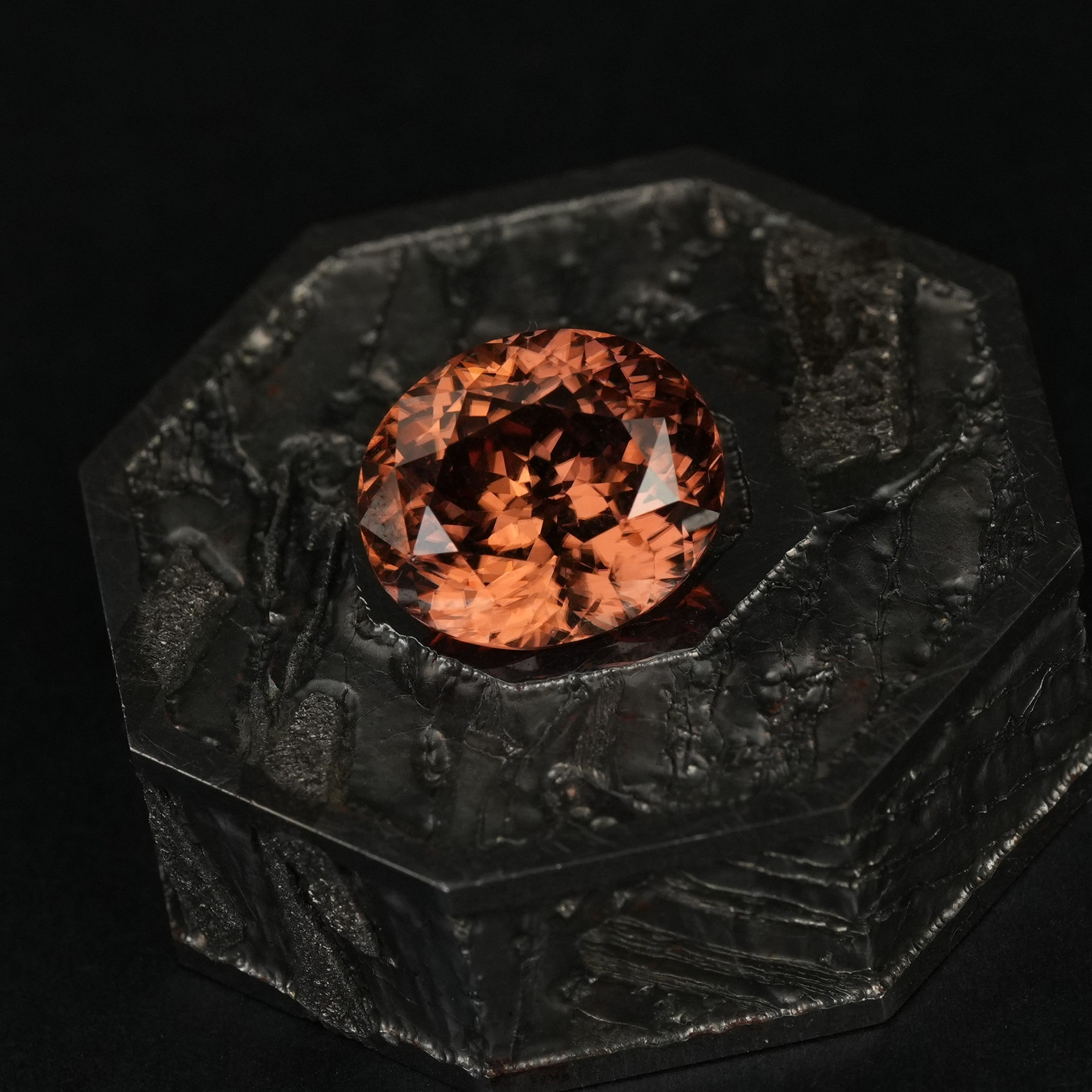 [ 8.49-Carat ] Zircon