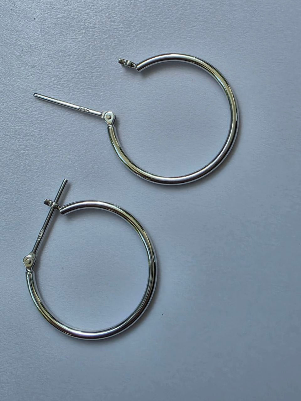 Платиновые серьги-кольца 1,5х20