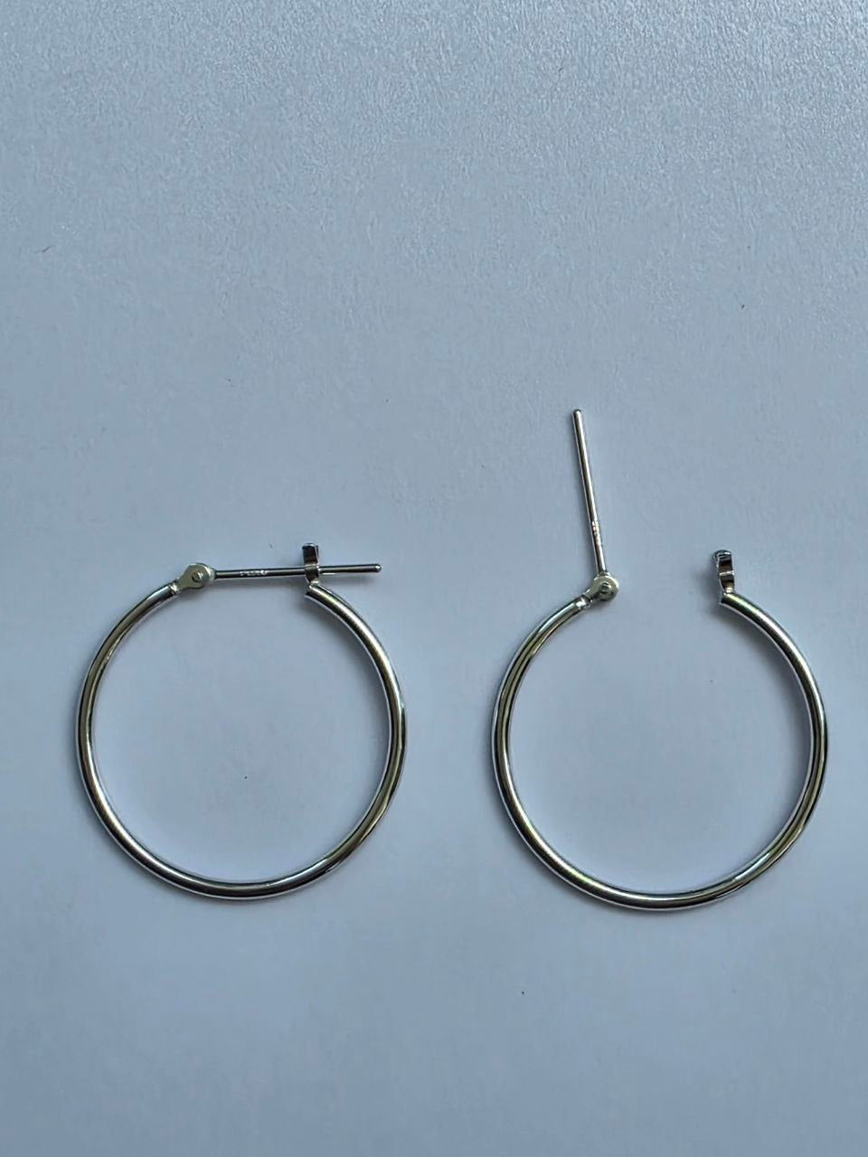 Платиновые серьги-кольца 1,5x25